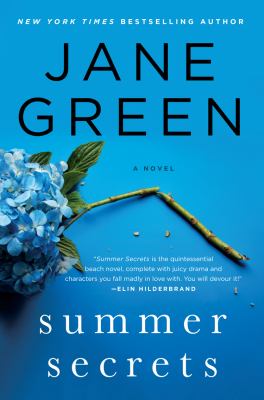 Summer secrets [large type] : a novel /
