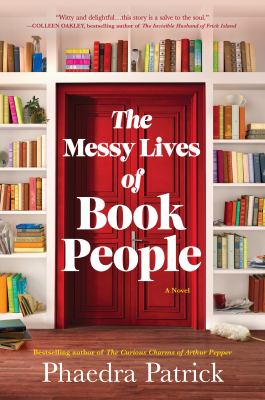 The messy lives of book people [large type] /