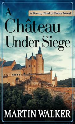 A château under siege [large type] /